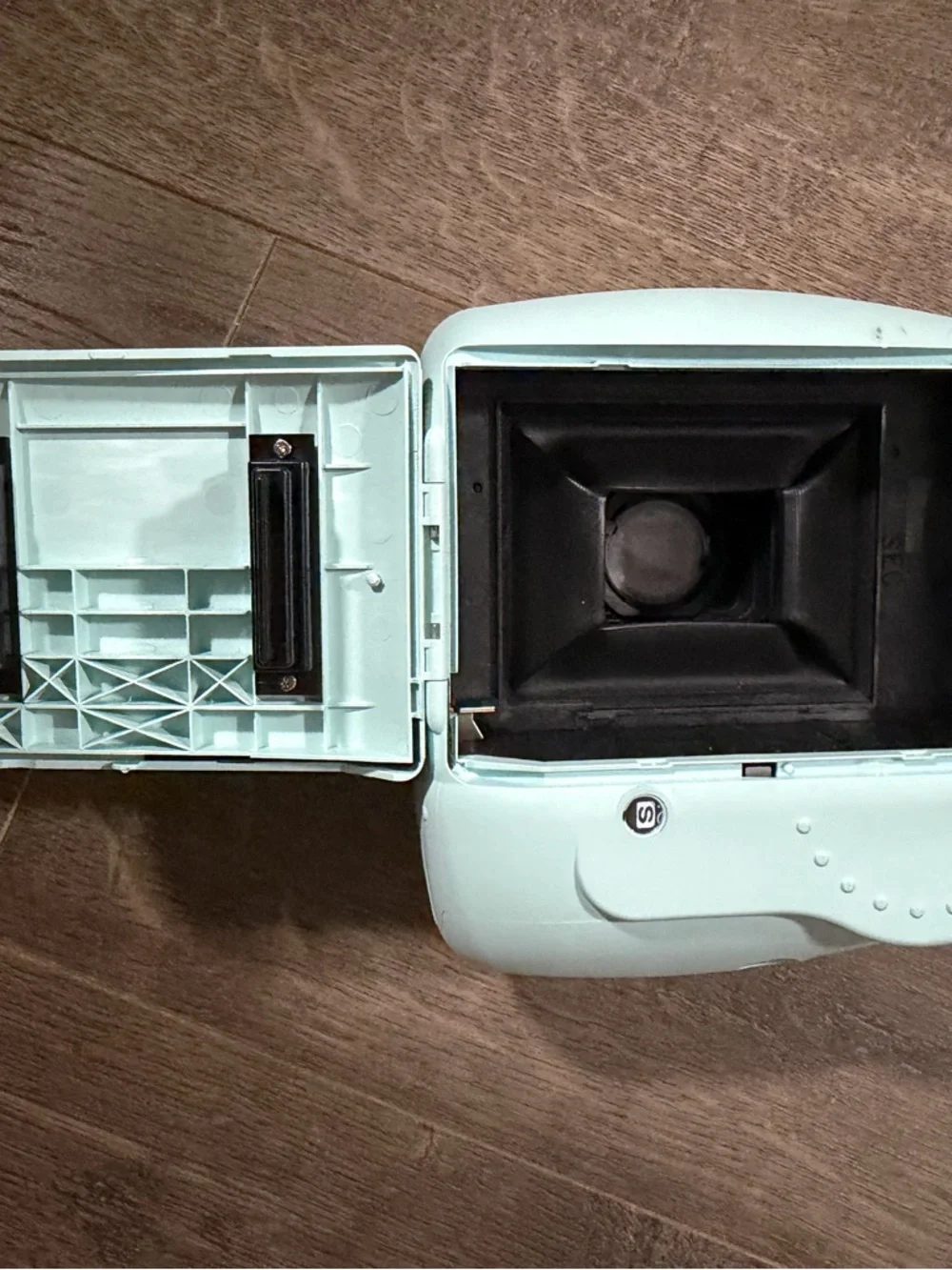 Fujifilm Mint Green Instant Film Camera INCLUDING film (DOESNT TUN ON)